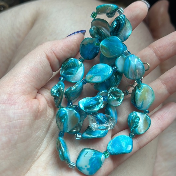 Blue mother of pearl stone necklace - Picture 4 of 4